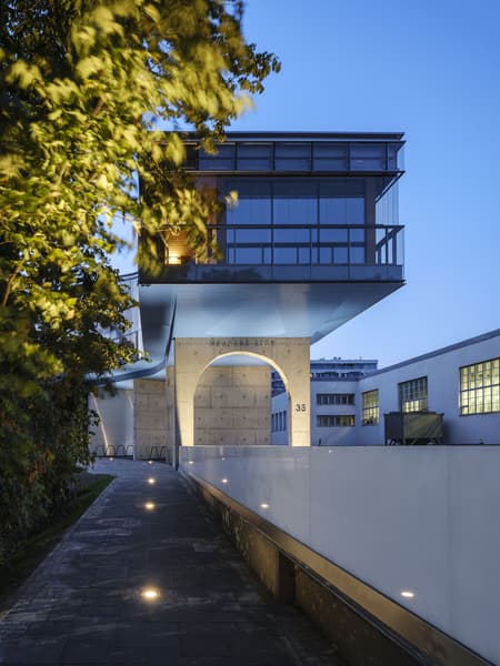 Meander Residence 